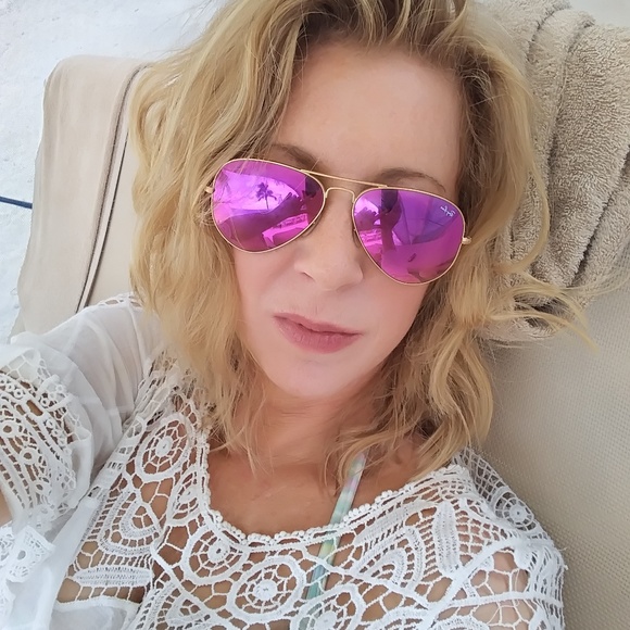 Meet your Posher, Christina - Picture 2 of 2